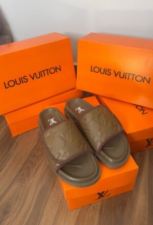 LOUIS VUITTON Chinelo