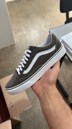 REF: 1000 VANS